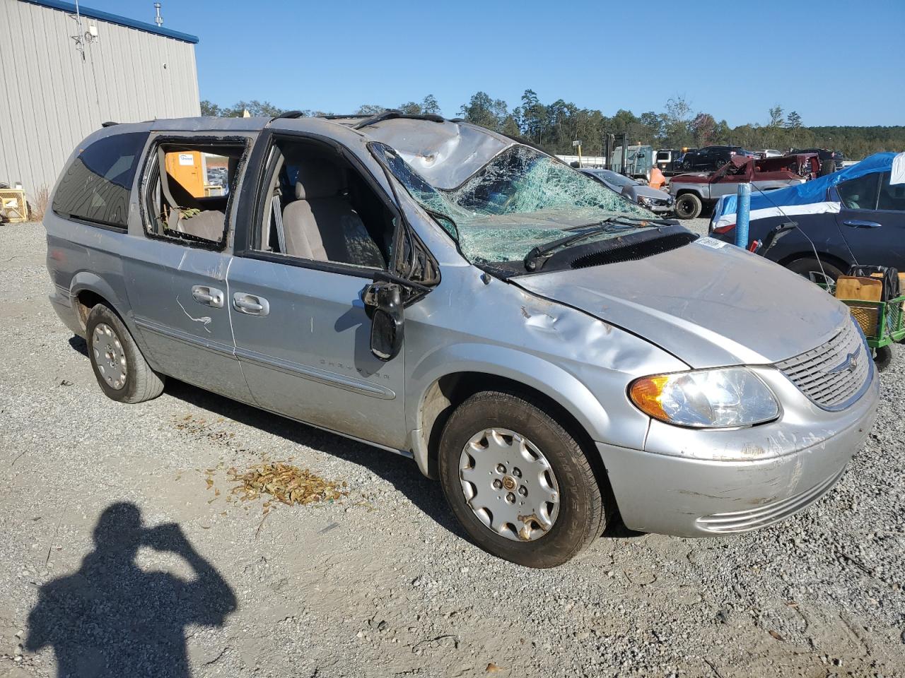 2001 Chrysler Town & Country - Image 4