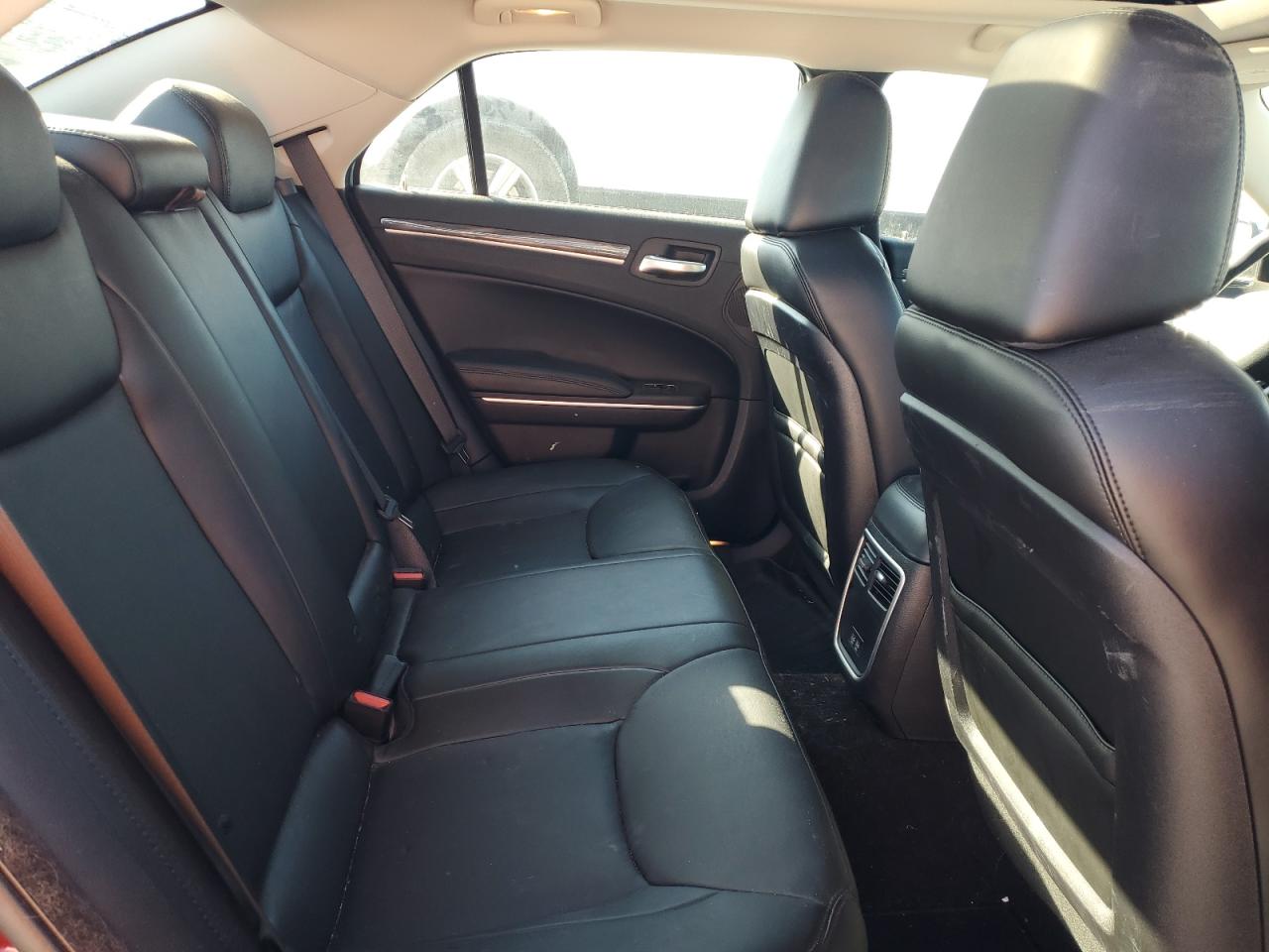 2020 Chrysler 300 - Image 10