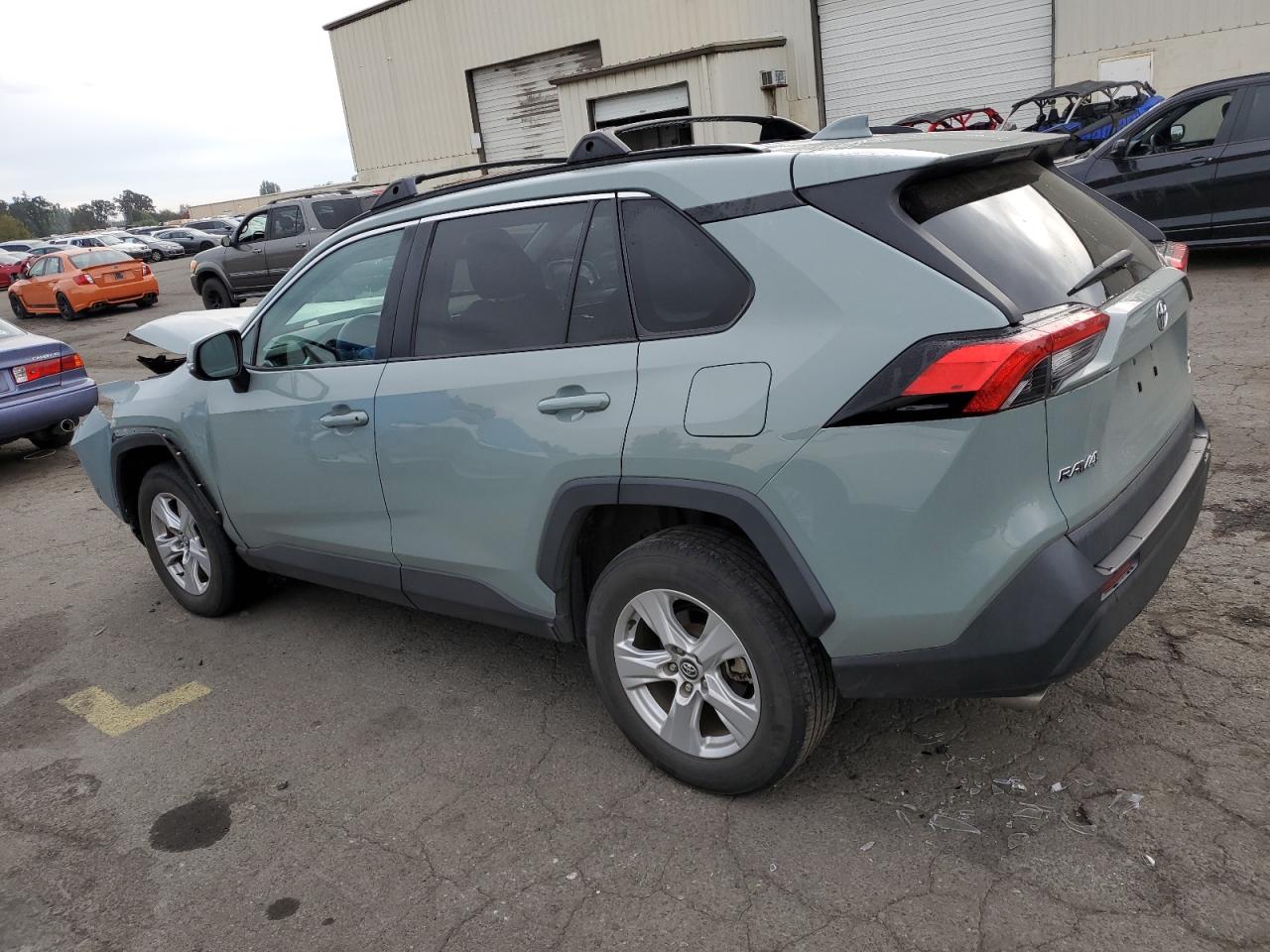 2020 Toyota Rav4 Xle VIN: 2T3P1RFV9LC068561 Lot: 75696344