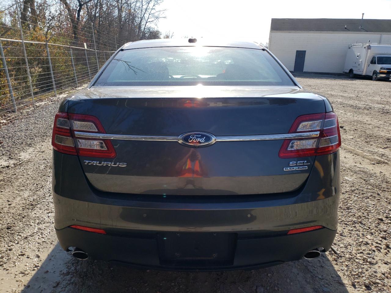 2015 Ford Taurus - Image 6