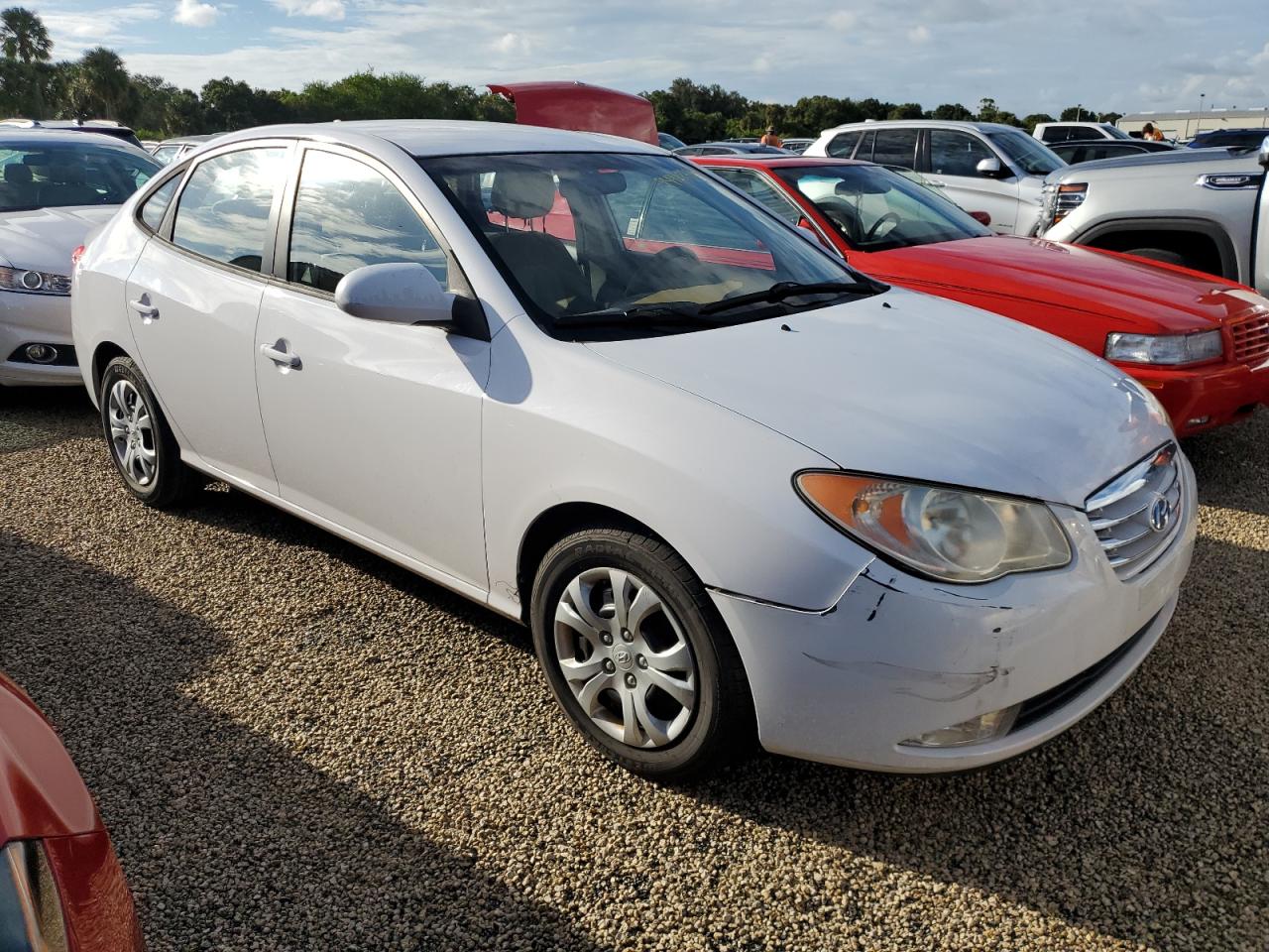 2010 Hyundai Elantra - Image 4
