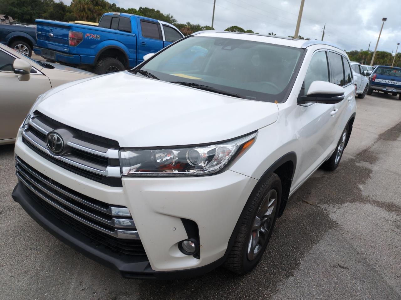 5TDDZRFH6HS418368 2017 Toyota Highlander Limited