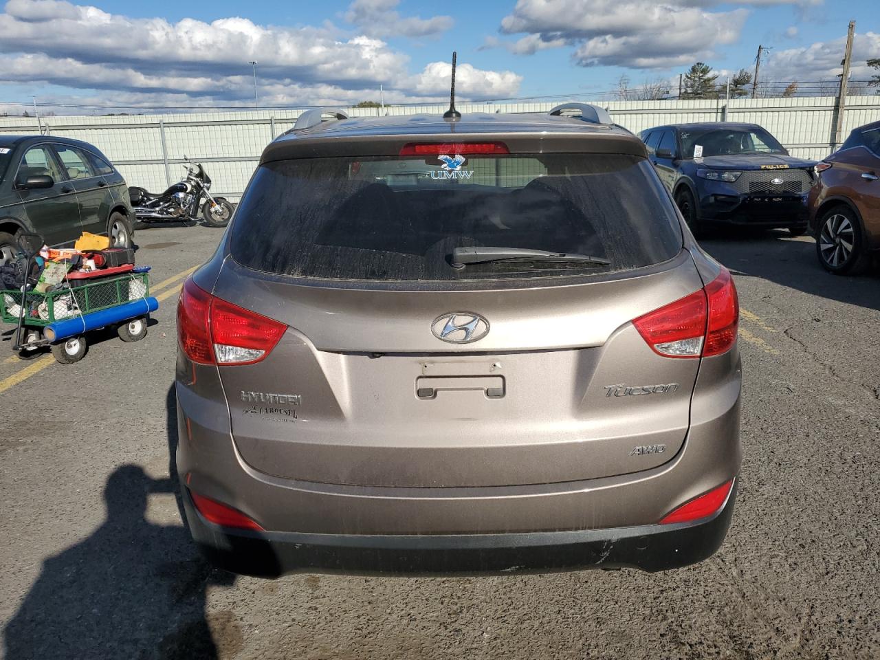 KM8JUCAC2BU203563 2011 Hyundai Tucson Gls