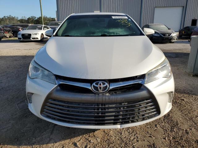  TOYOTA CAMRY 2015 Белы