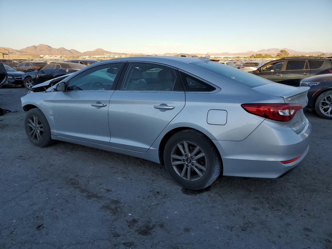 VIN 5NPE24AF1GH360613 2016 HYUNDAI SONATA no.2