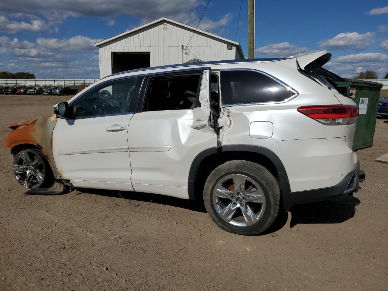 5TDDZRFH7KS991805 2019 TOYOTA HIGHLANDER - Image 2