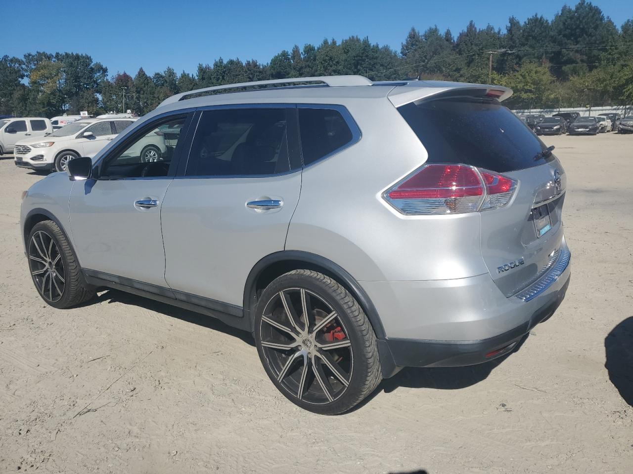 2015 Nissan Rogue - Image 2