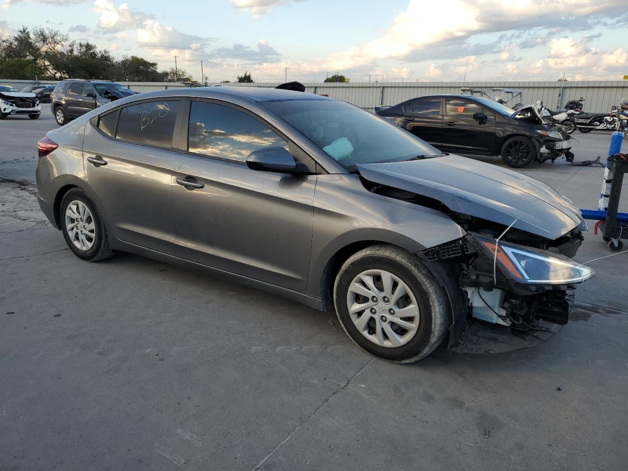 2019 Hyundai Elantra - Image 4