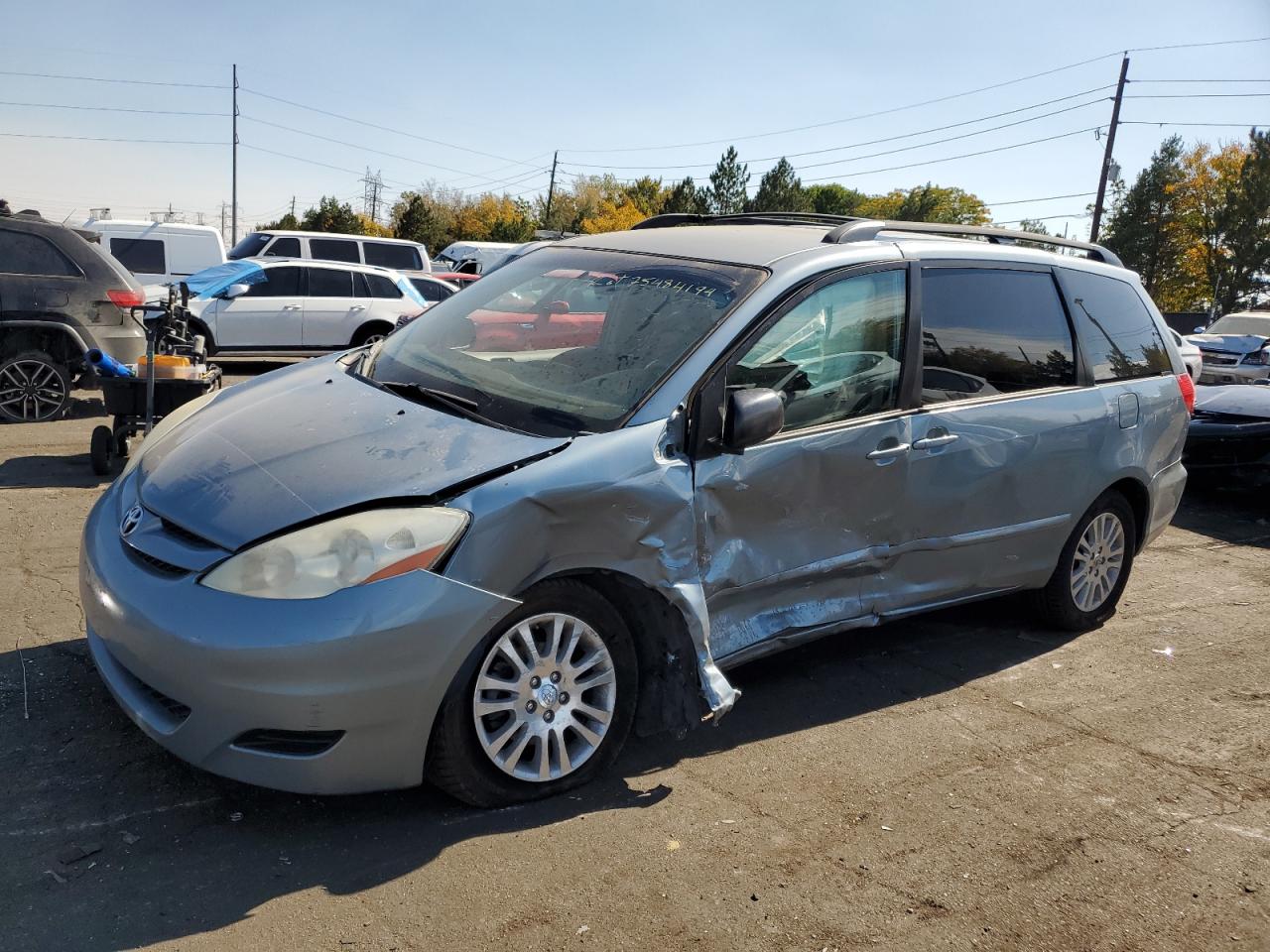 2009 Toyota Sienna - Image 1