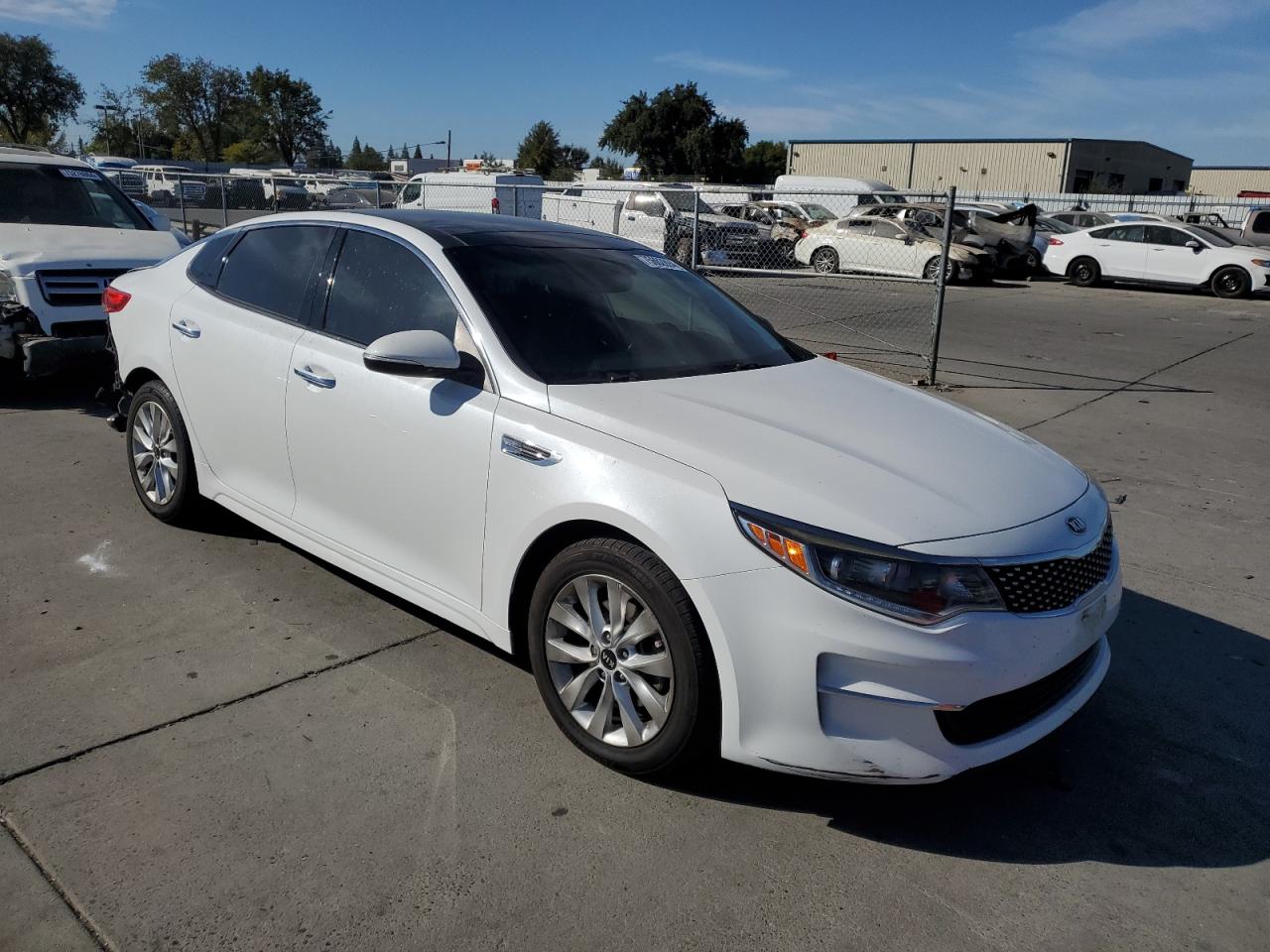 VIN 5XXGU4L34JG204090 2018 KIA OPTIMA no.4