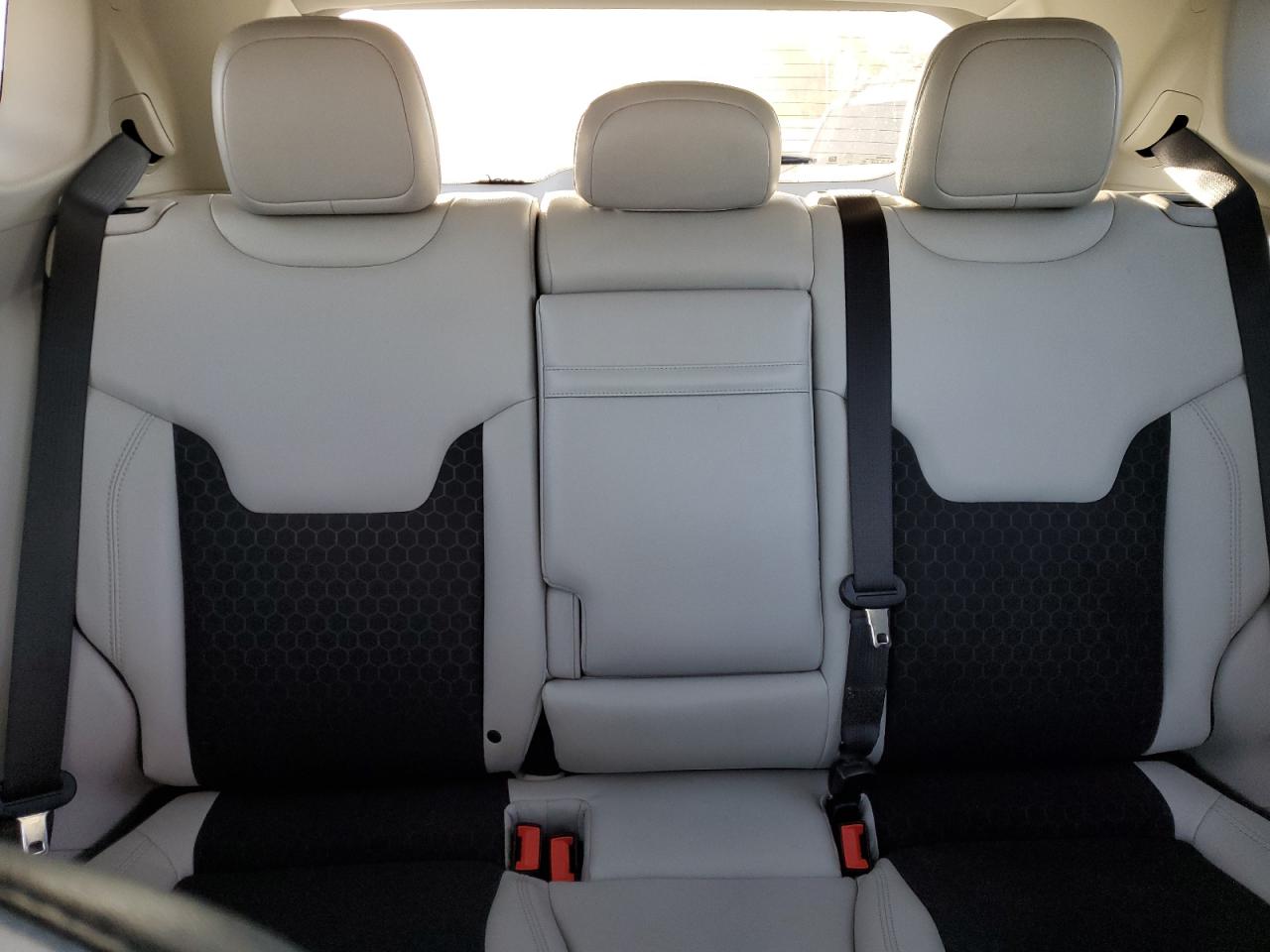 2018 Jeep Compass - Image 10