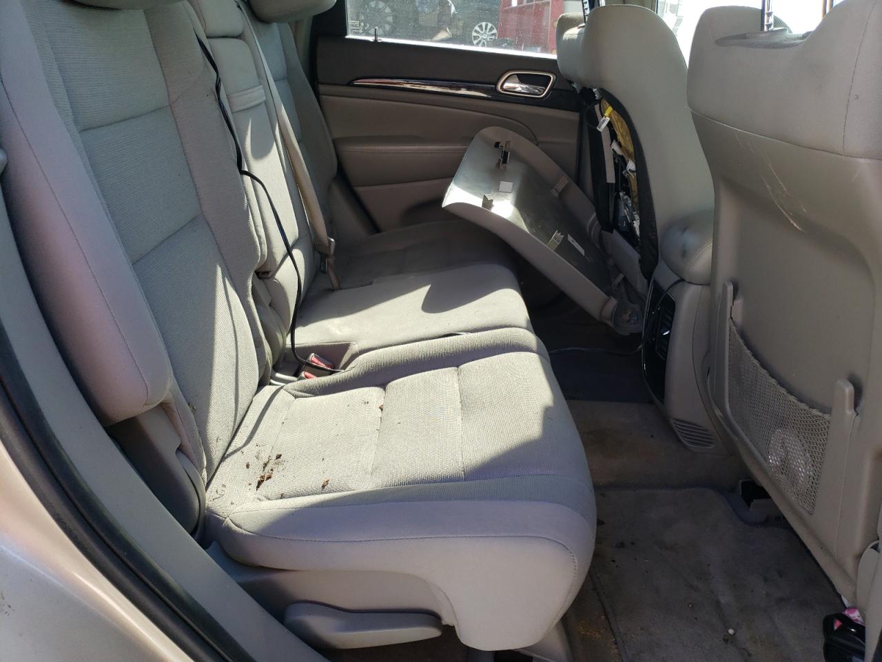 2012 Jeep Grand Cherokee - Image 11