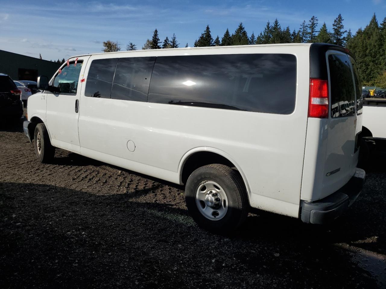 VIN 1GAZGPFG6K1363036 2019 CHEVROLET EXPRESS no.2