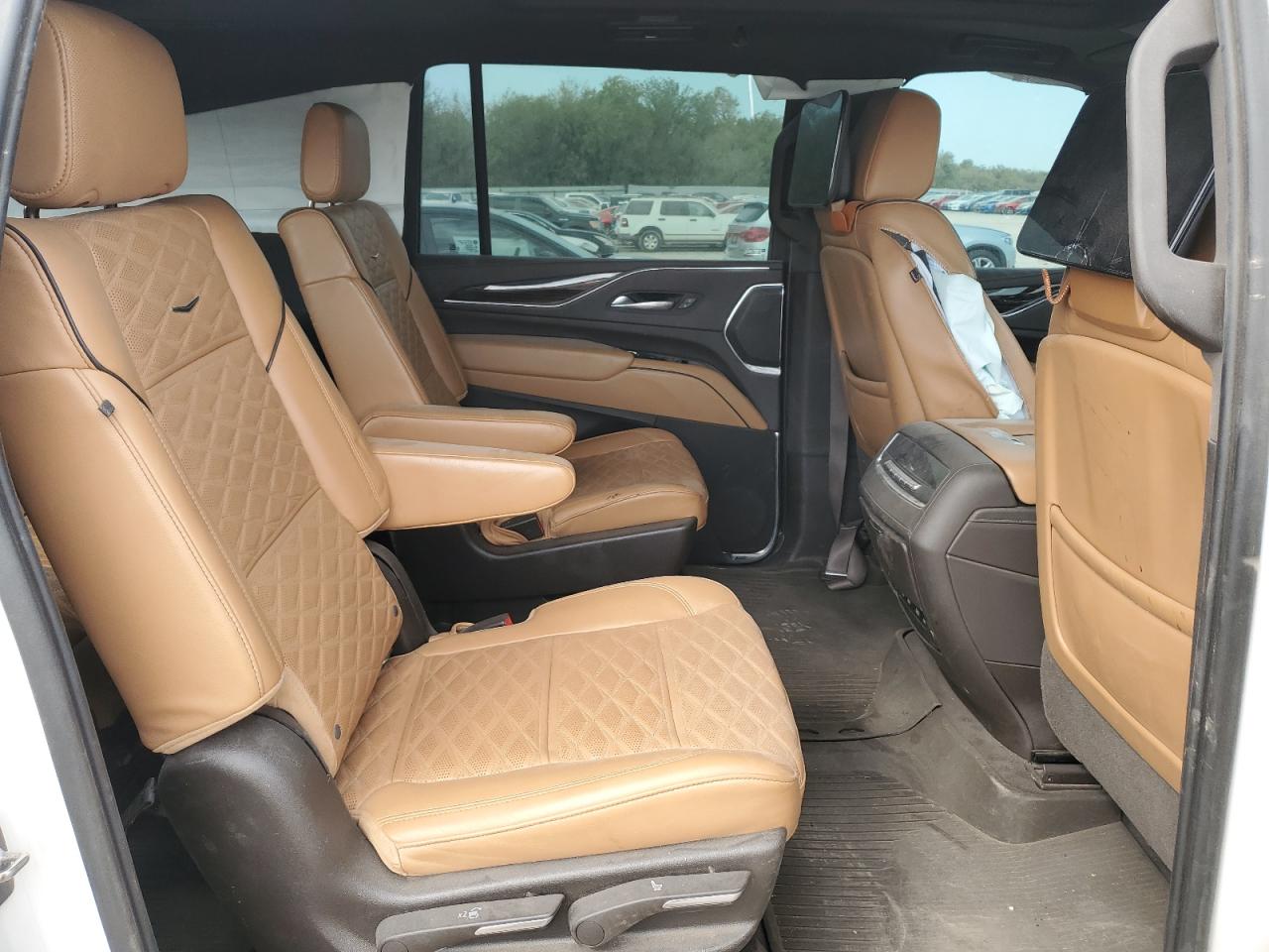2021 Cadillac Escalade - Image 11