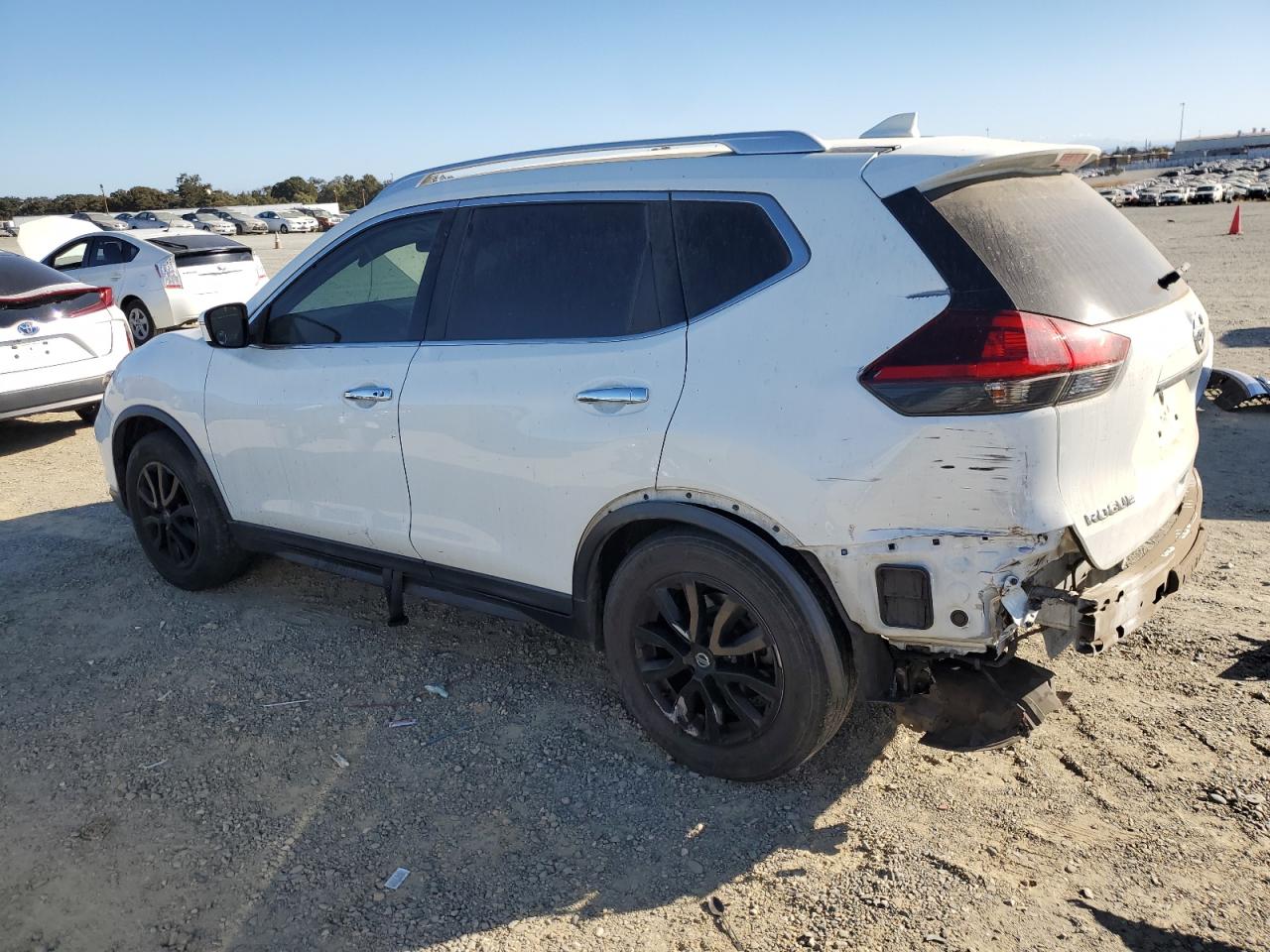 2019 Nissan Rogue - Image 2