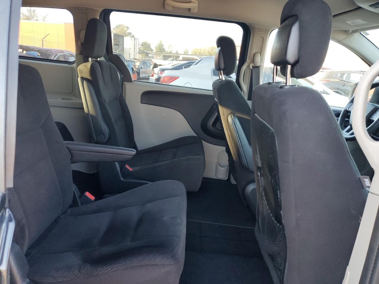 2014 Dodge Caravan - Image 11