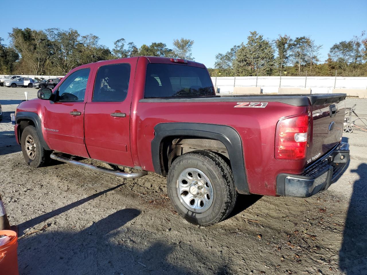 2007 Chevrolet Silverado - Image 2