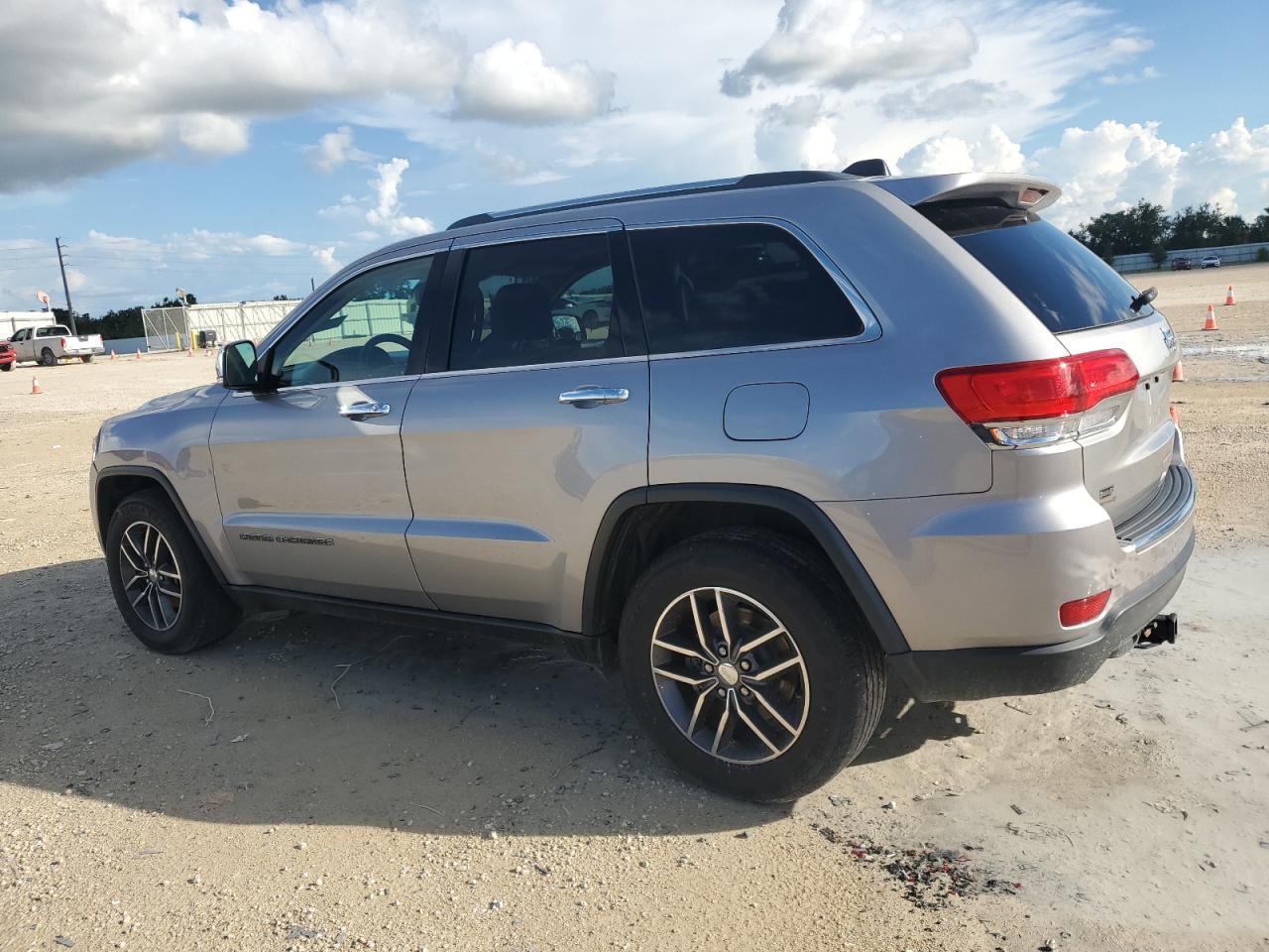 2017 Jeep Grand Cherokee - Image 2