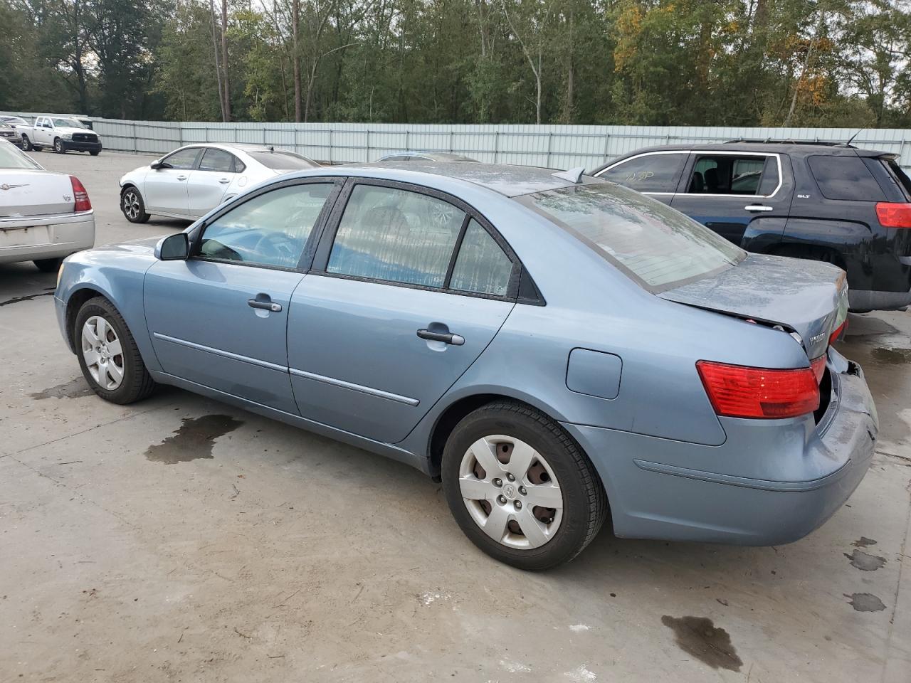 2010 Hyundai Sonata - Image 2