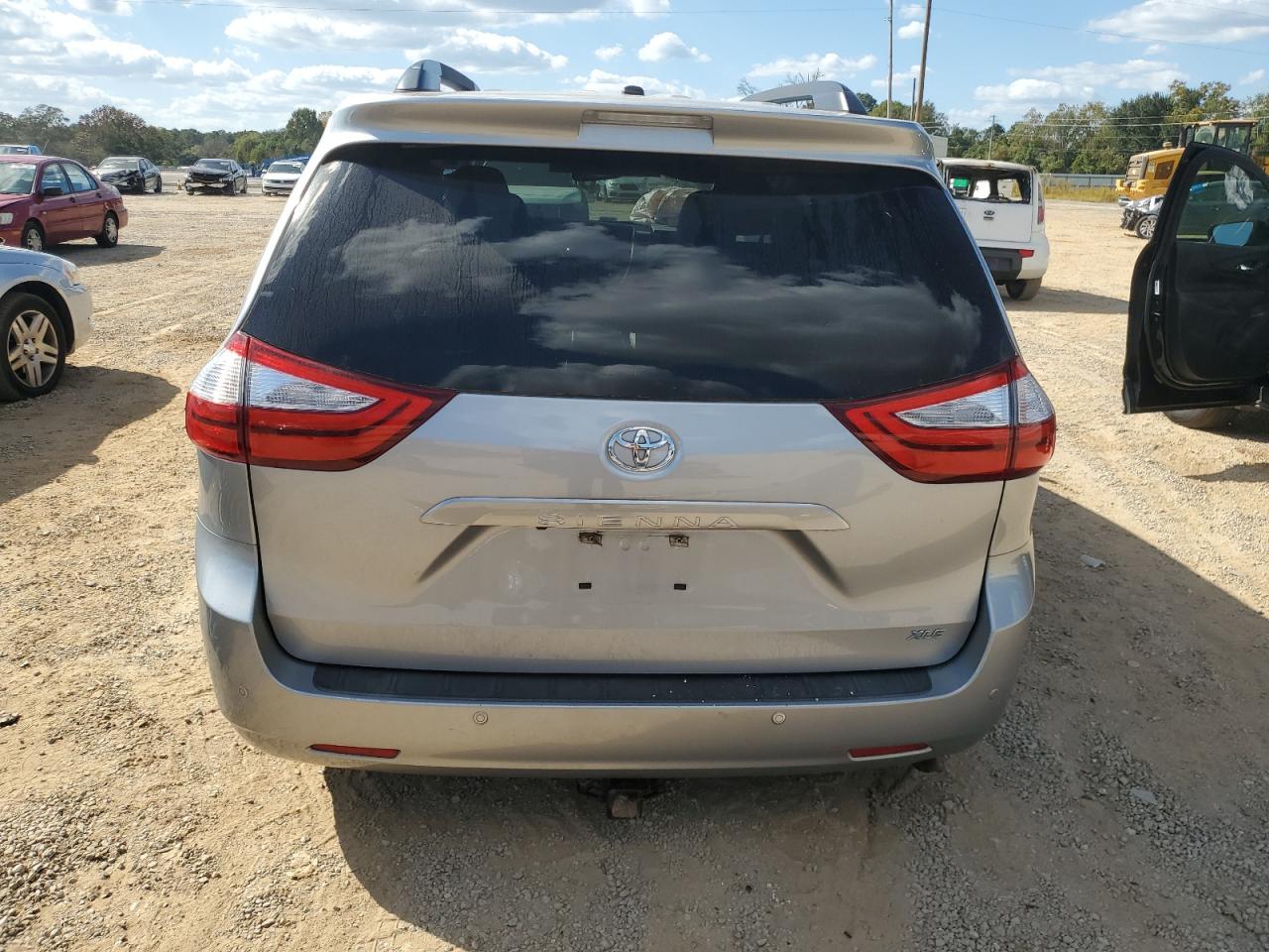 2015 Toyota Sienna Xle VIN: 5TDYK3DC7FS570697 Lot: 76827494