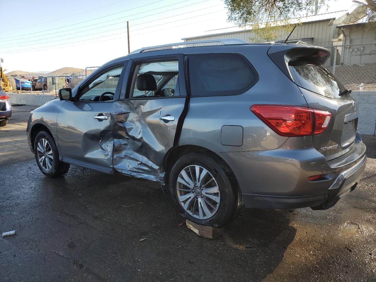 VIN 5N1DR2MM3JC618067 2018 NISSAN PATHFINDER no.2