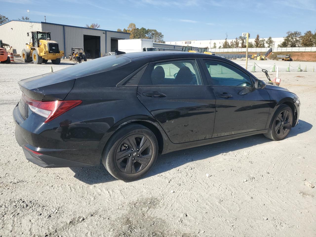 2021 Hyundai Elantra - Image 3