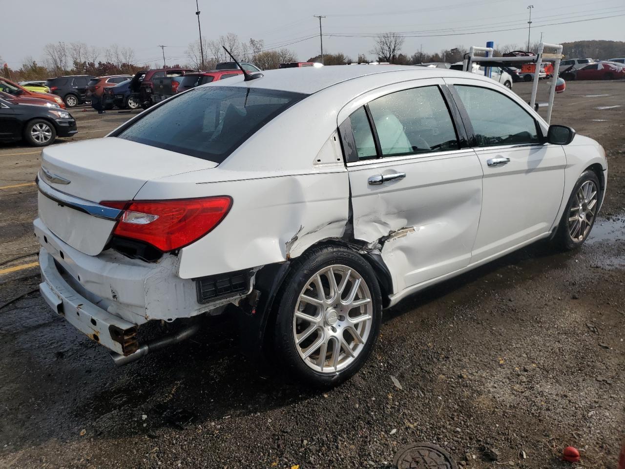 2013 Chrysler 200 Limited VIN: 1C3CCBCG2DN577912 Lot: 77876664