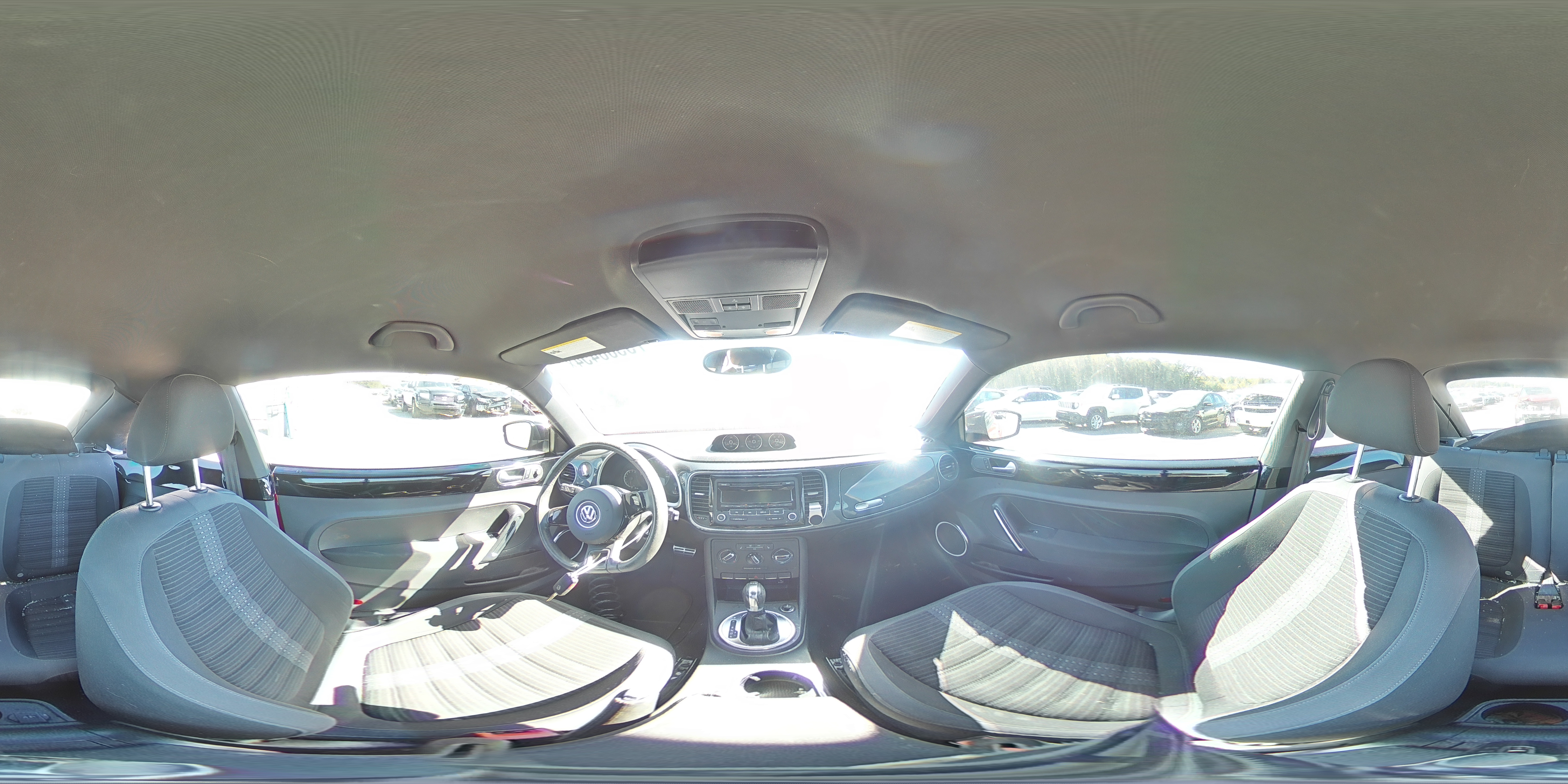 2013 Volkswagen Beetle - Image 12
