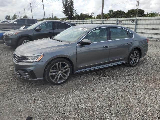 Sedans VOLKSWAGEN PASSAT 2016 Szary