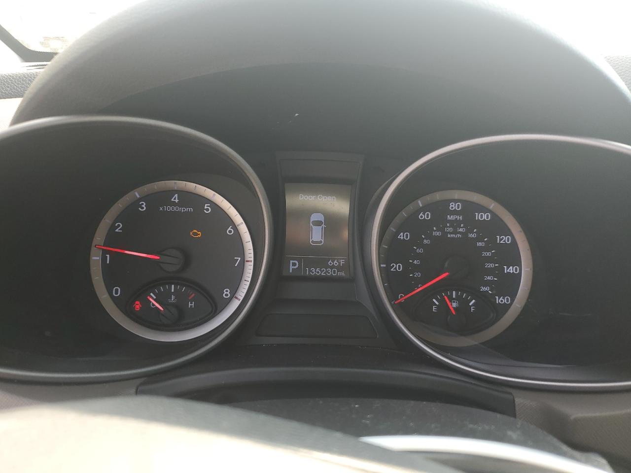 2016 Hyundai Santa Fe - Image 9