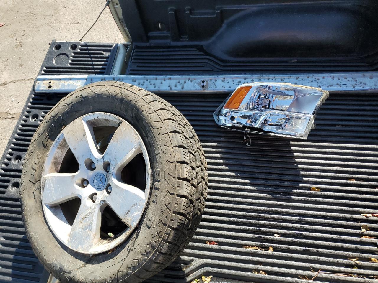 2011 Dodge Ram 1500 VIN: 1D7RV1CT9BS640466 Lot: 74093944