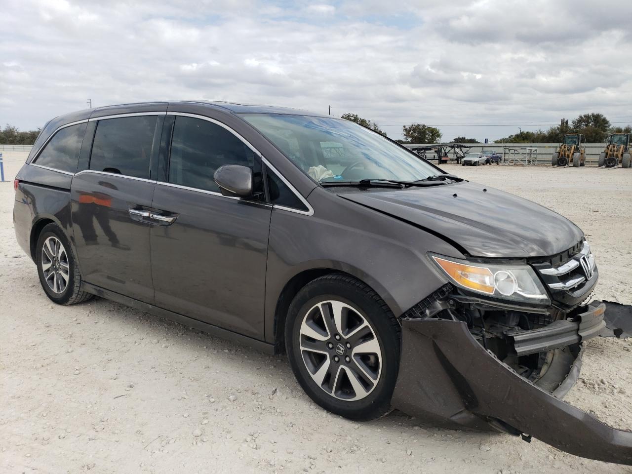 2016 Honda Odyssey - Image 4