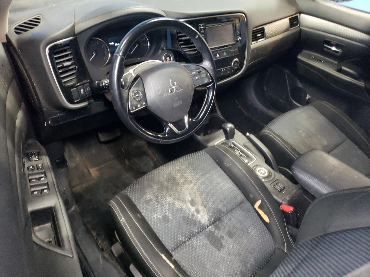 2016 Mitsubishi Outlander - Image 8