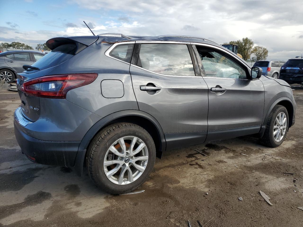 2021 Nissan Rogue - Image 3