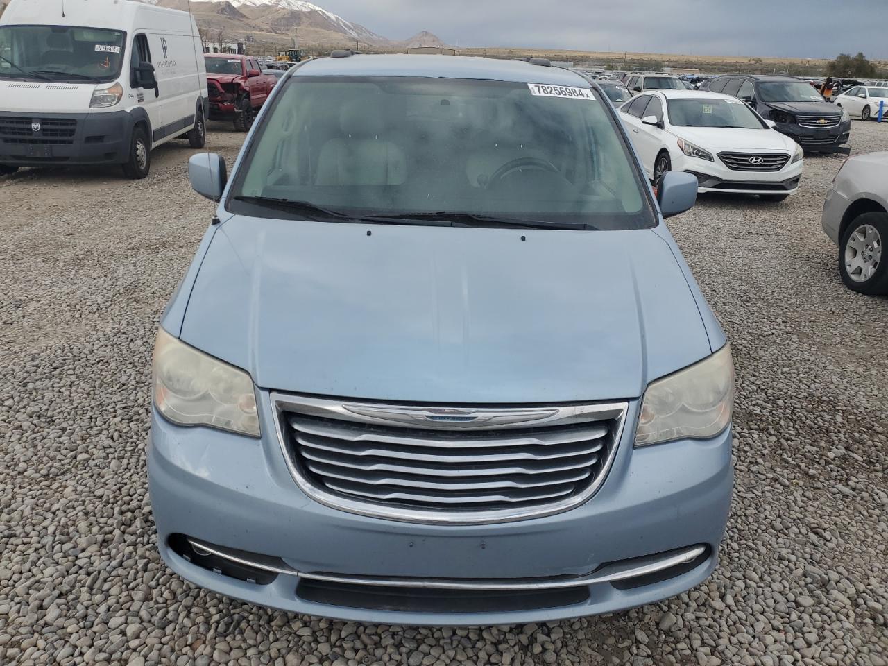 2013 Chrysler Town & Country - Image 5