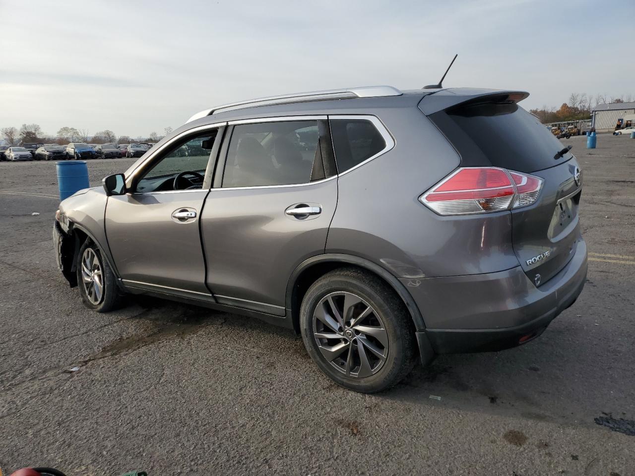 2016 Nissan Rogue - Image 2
