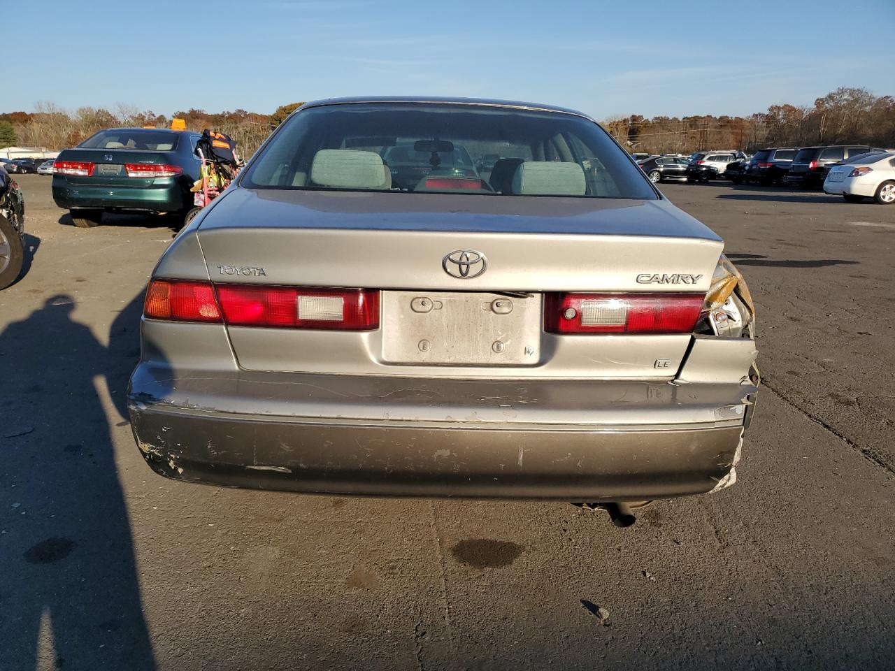 1997 Toyota Camry Le VIN: JT2BF22K0V0018502 Lot: 76796924