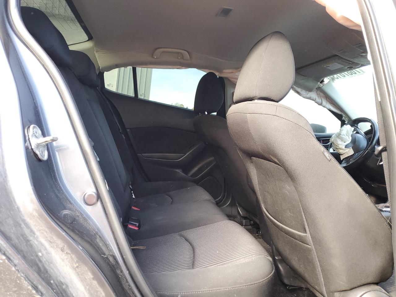 2016 Mazda 3 - Image 10