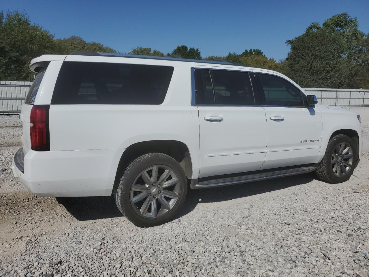 VIN 1GNSKJKCXJR157393 2018 CHEVROLET SUBURBAN no.3