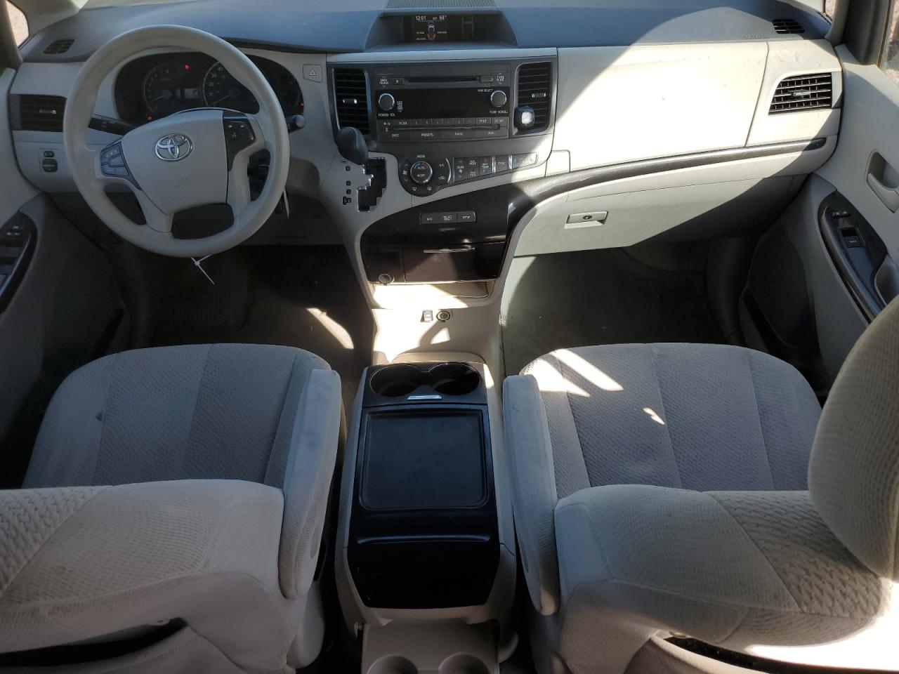 2014 Toyota Sienna - Image 8