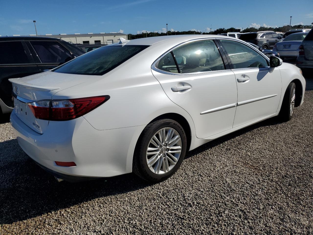 2014 Lexus ES - Image 3
