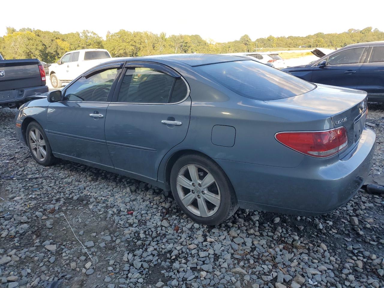 2005 Lexus ES - Image 2