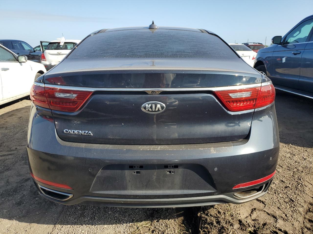 KNALC4J10H5093889 2017 Kia Cadenza Premium