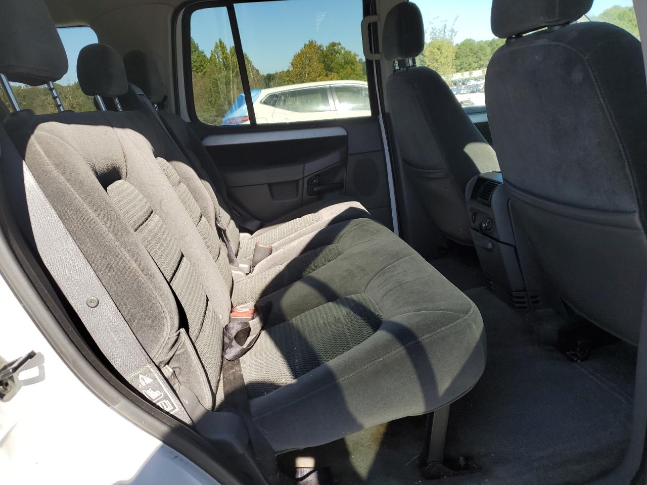 2003 Ford Explorer - Image 12