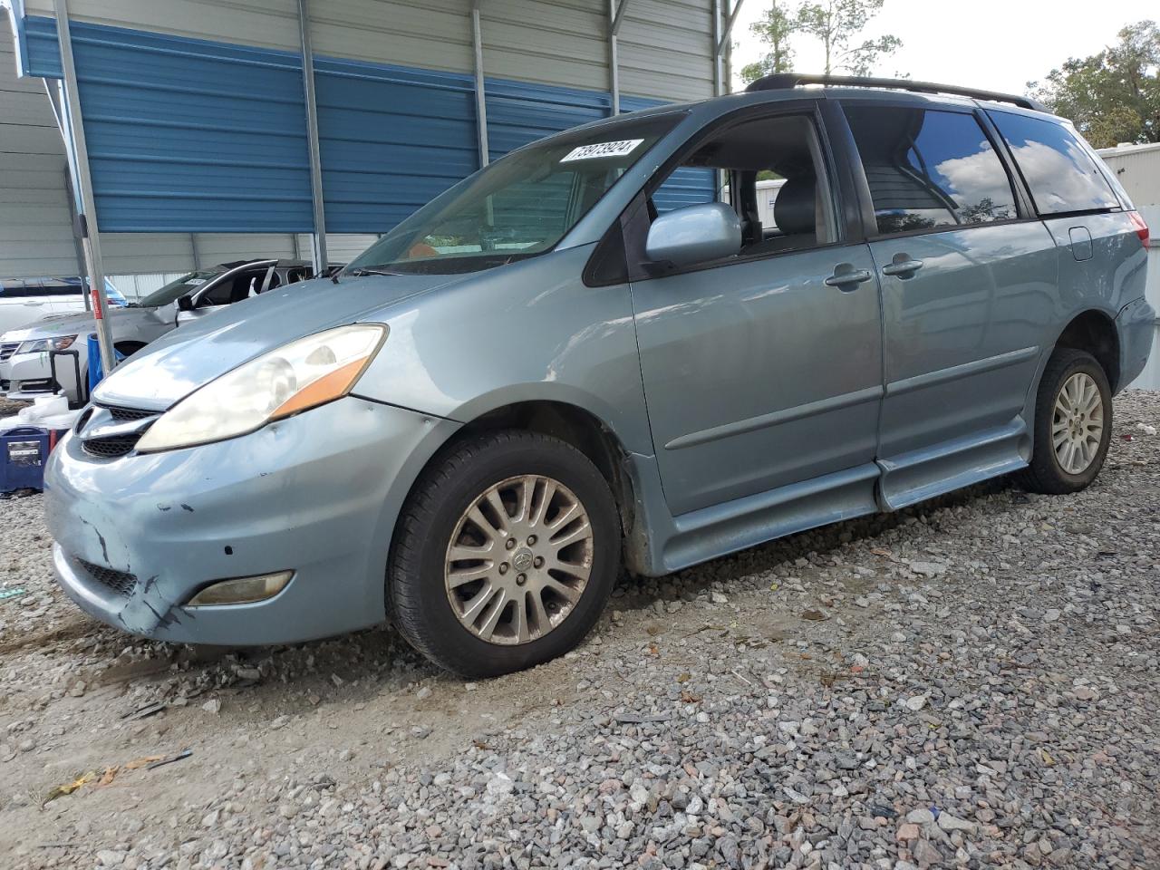 2009 Toyota Sienna - Image 1