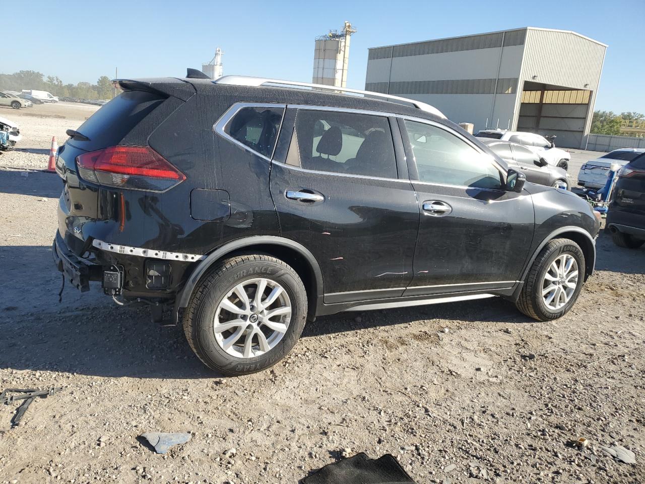 2017 Nissan Rogue - Image 3