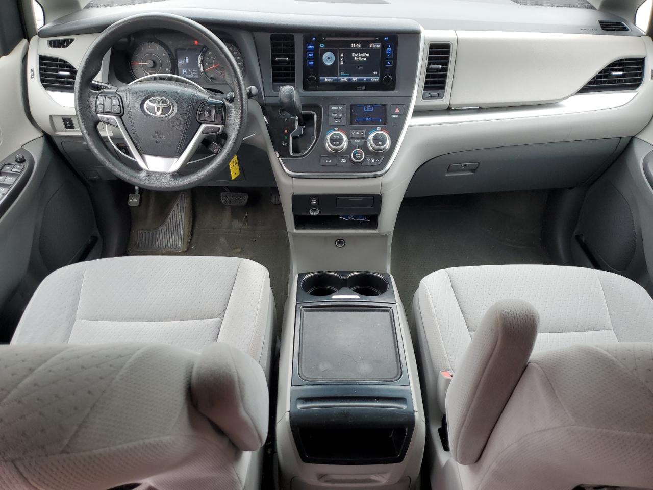 2015 Toyota Sienna - Image 8