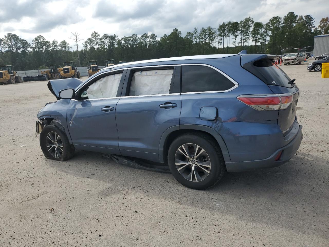 2016 Toyota Highlander - Image 2
