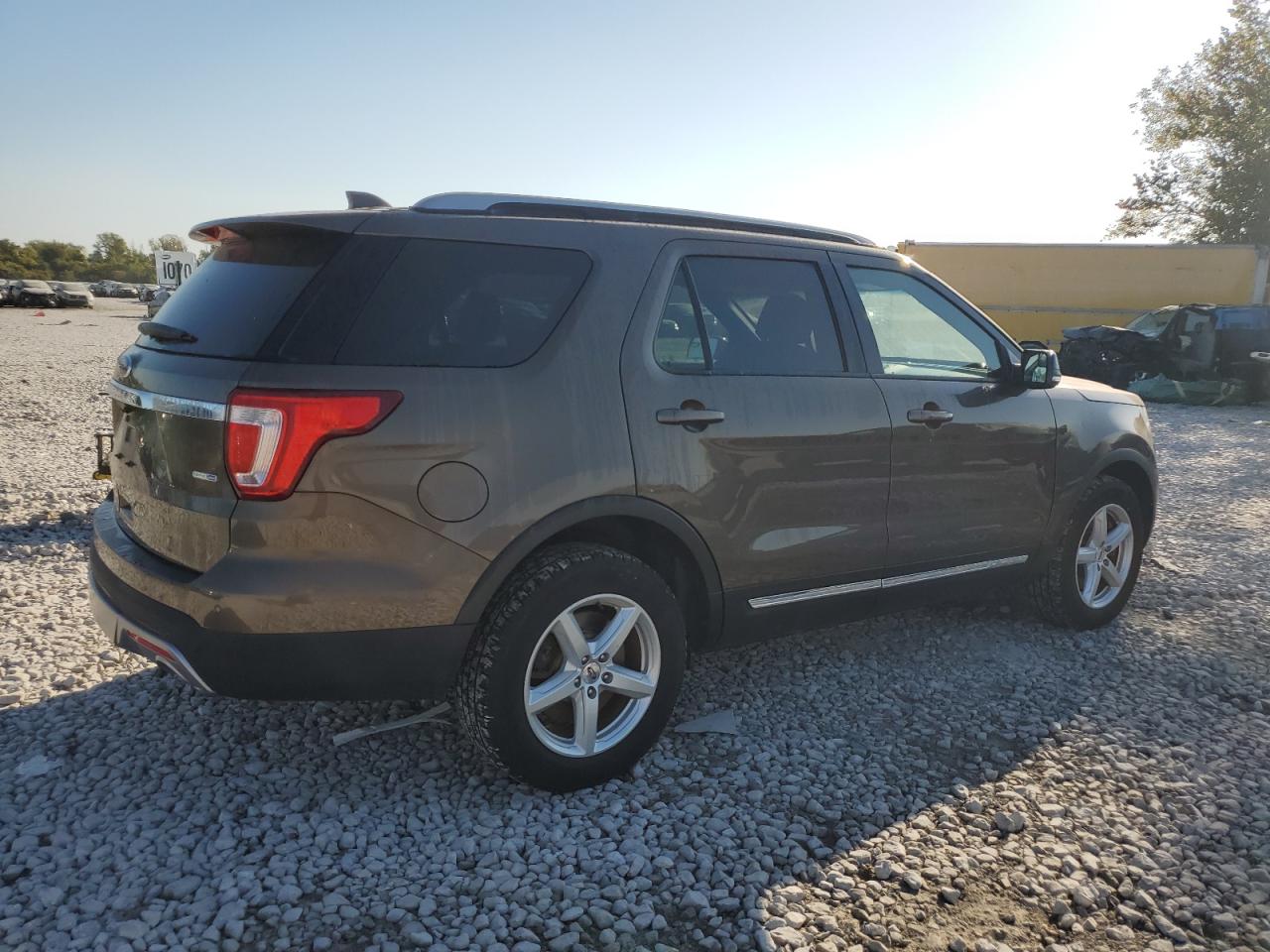 2016 Ford Explorer - Image 3