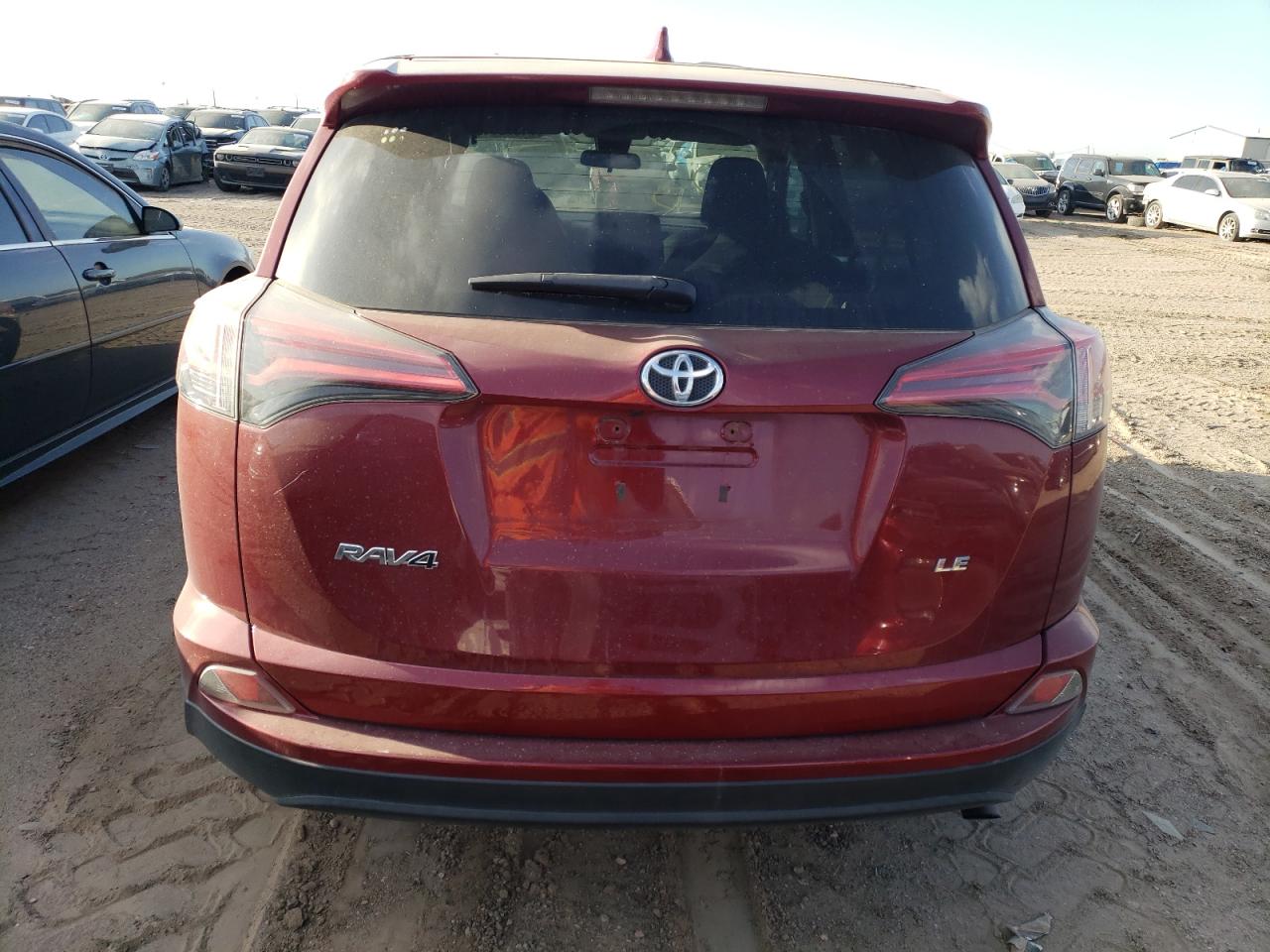 2T3ZFREV0JW428999 2018 Toyota Rav4 Le